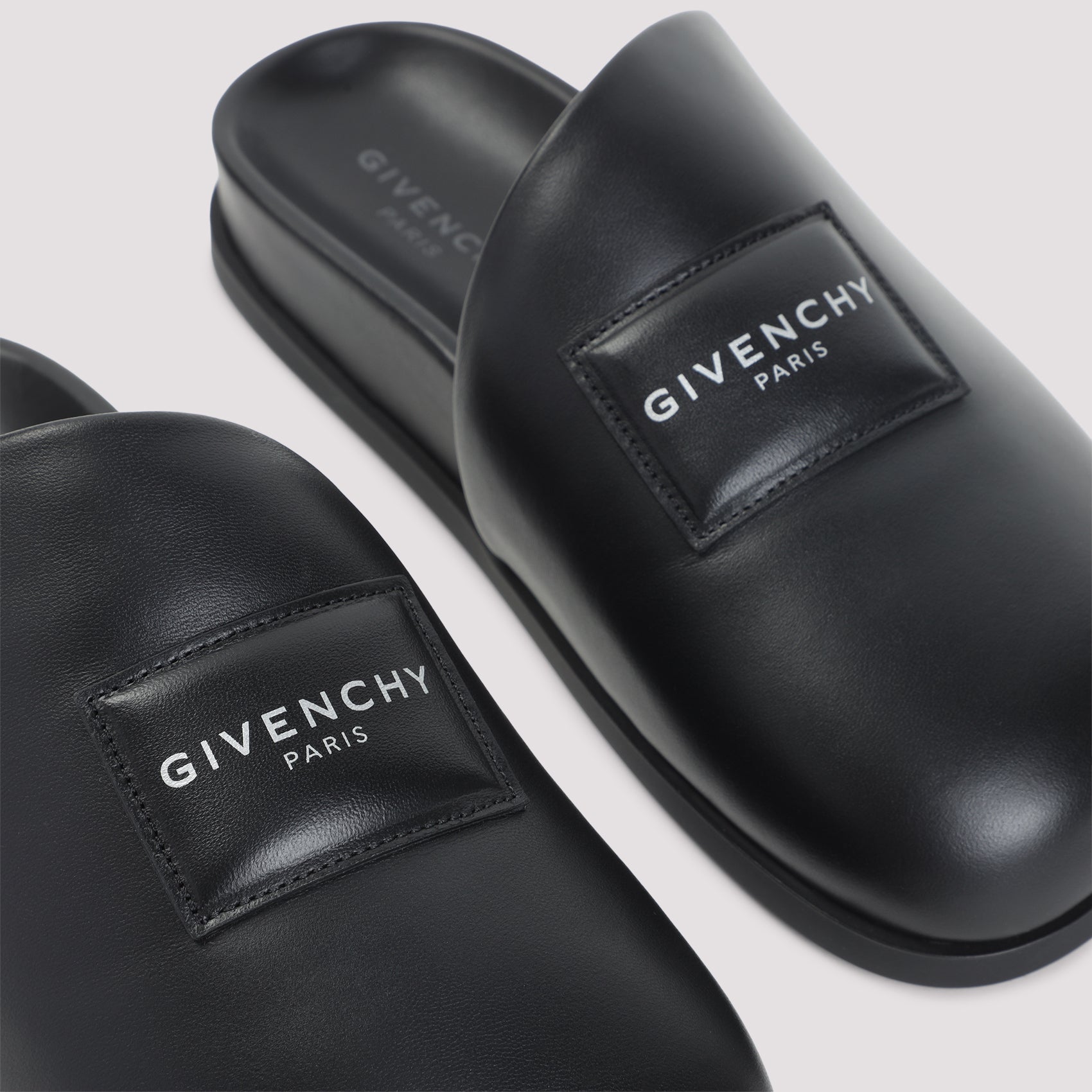 Givenchy Mules - Black | e218f2464b42831aa197cc7a85ccfe6dde1ce8fd