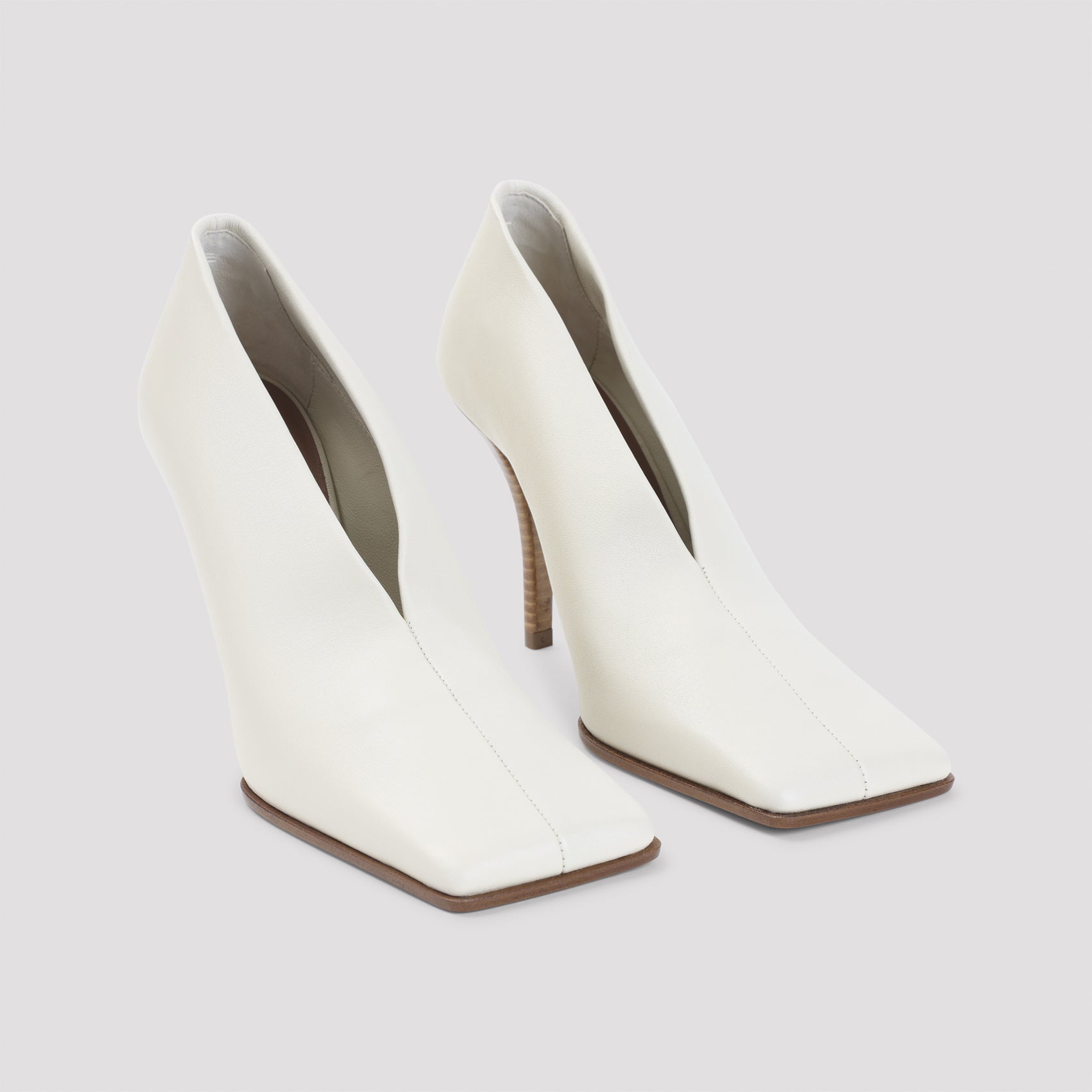 AlaÏA Pumps - Nude & Neutrals | 93a3b13a79cb46998a7fc32ae586c7f66378ce31