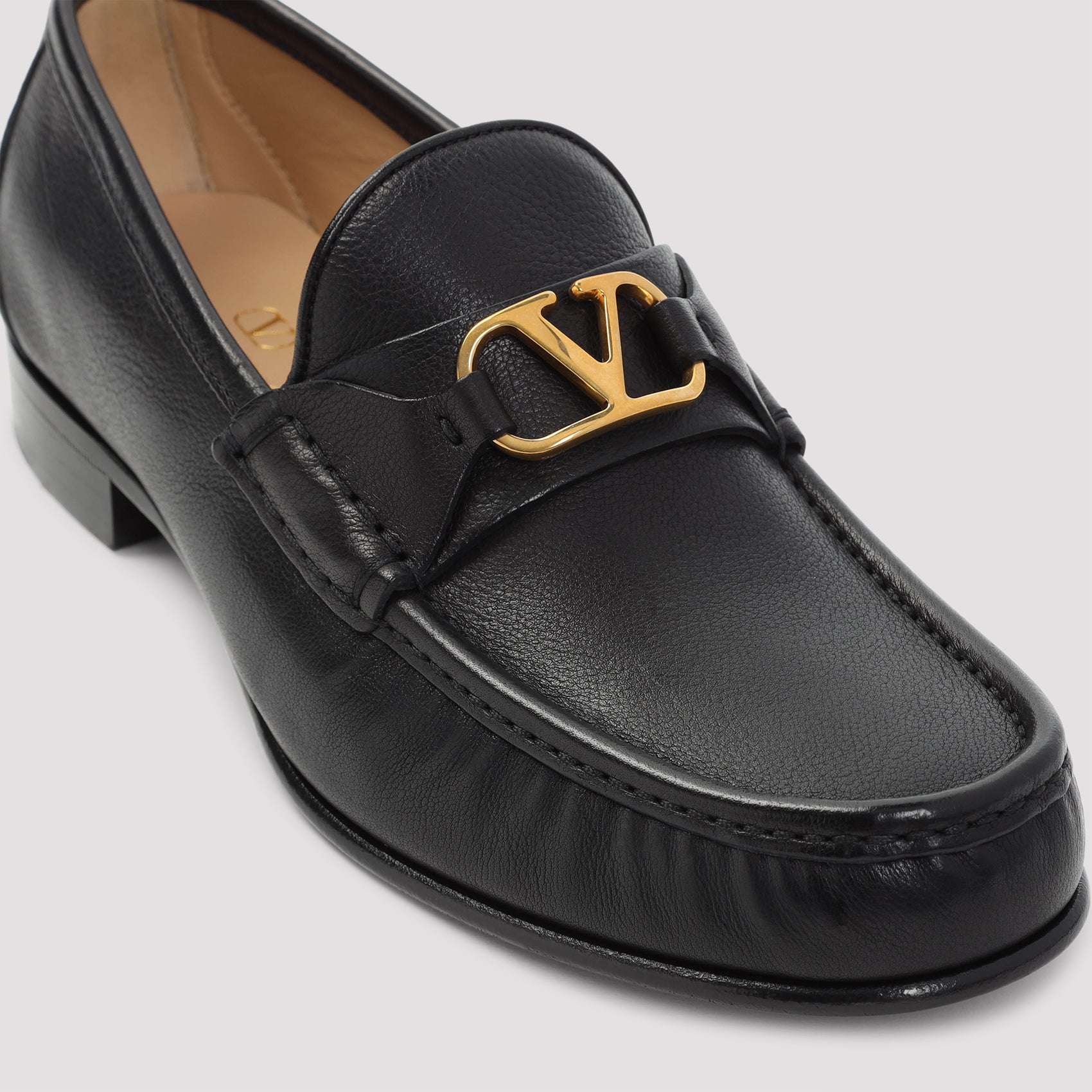 Valentino Garavani Loafers - Black | 37ea27db811cc1067b6fc4387e296dbd0bcef3ef