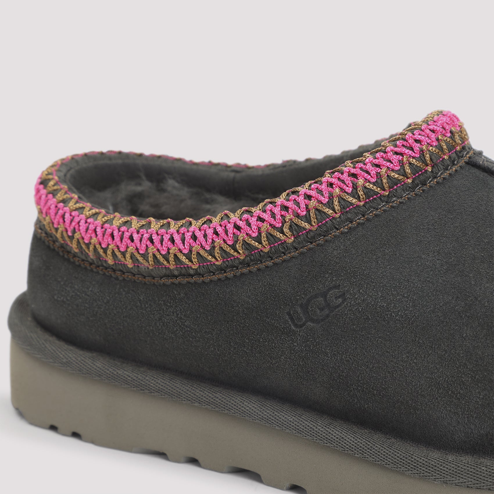 Ugg Slippers - Brown | f55d1aa7532bb517e1a8b6842621bf4da9762e4d