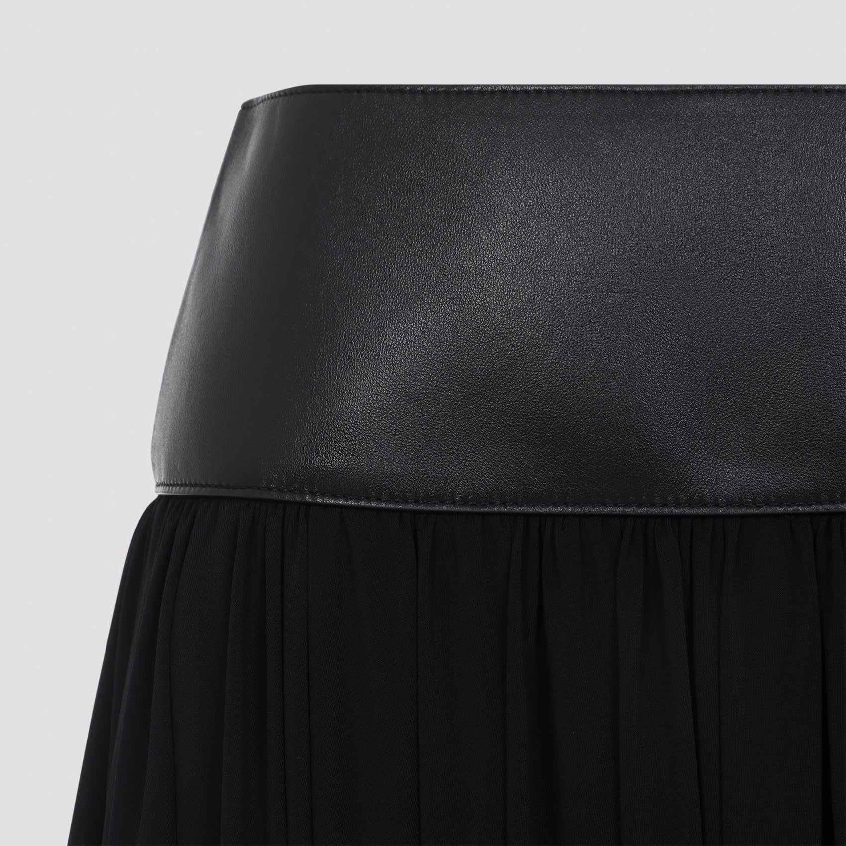 AlaÏA Midi skirts - Black | 38a0b6e86db738ed4a36040cd28149adda0281d3