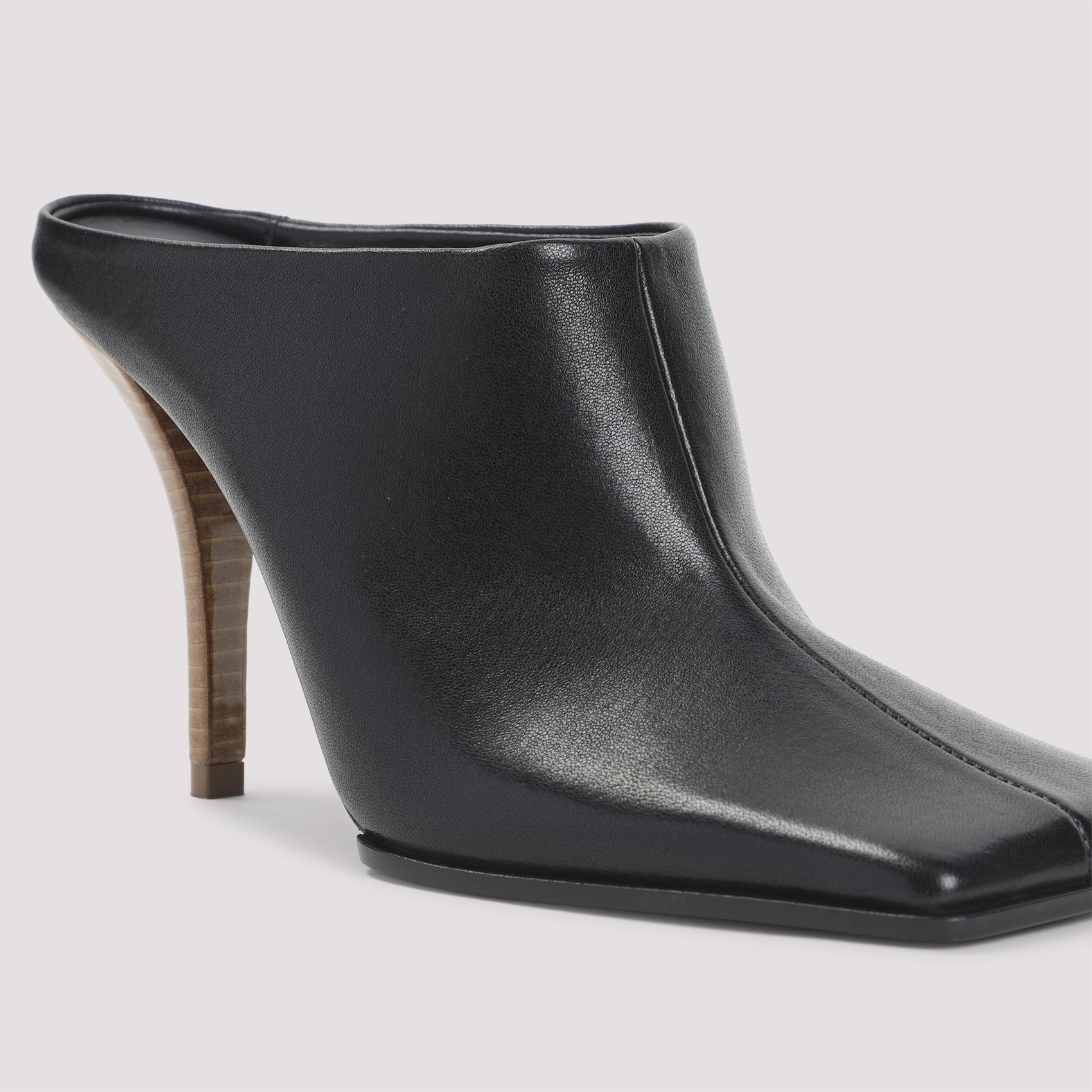 AlaÏA Mules - Black | 0ecbcc84d7a1eacfe0bc5d63f9abdbd5ff0b9b72