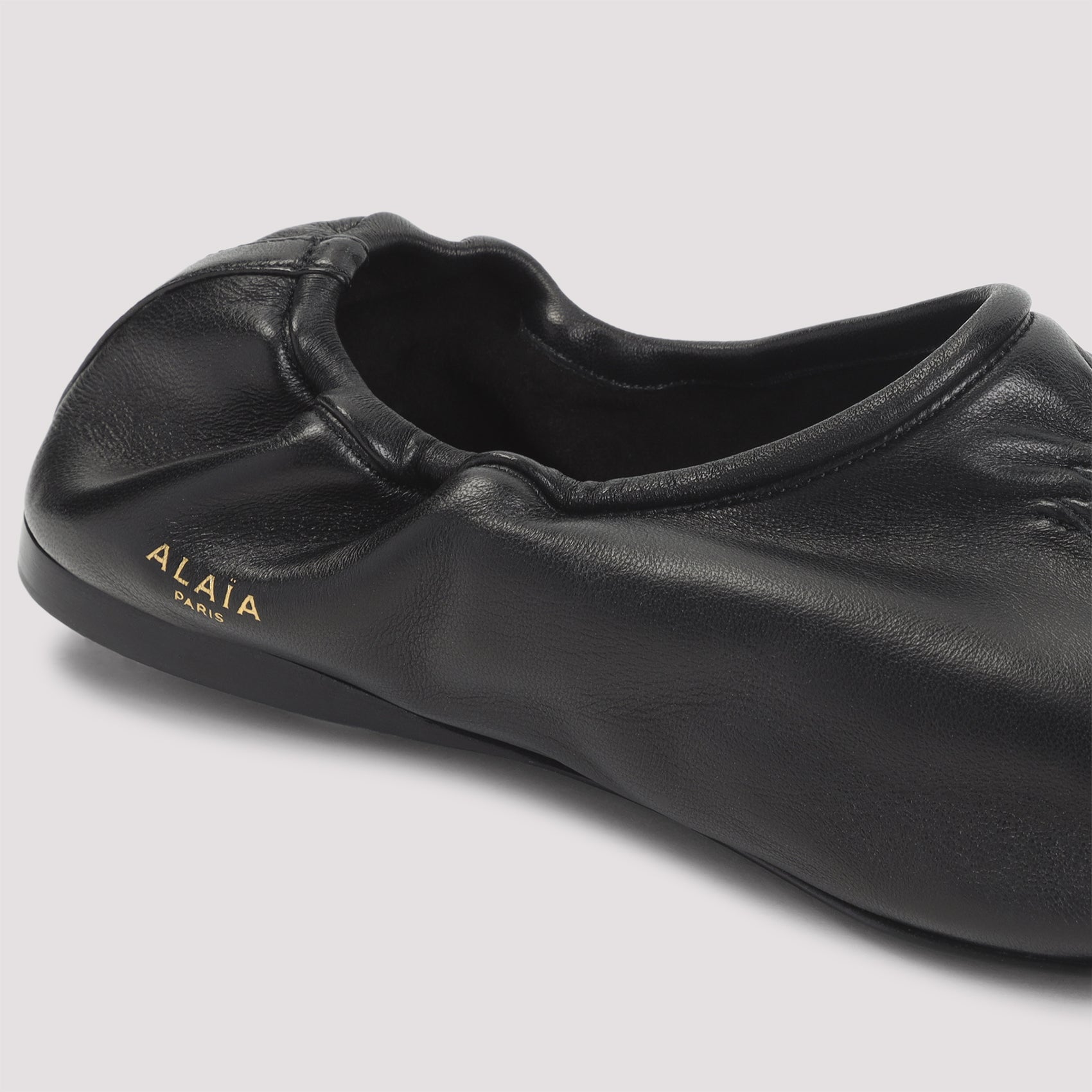 AlaÏA Sandals - Black | 28c71aed16d3f99dd23007ab35af26be74c07676