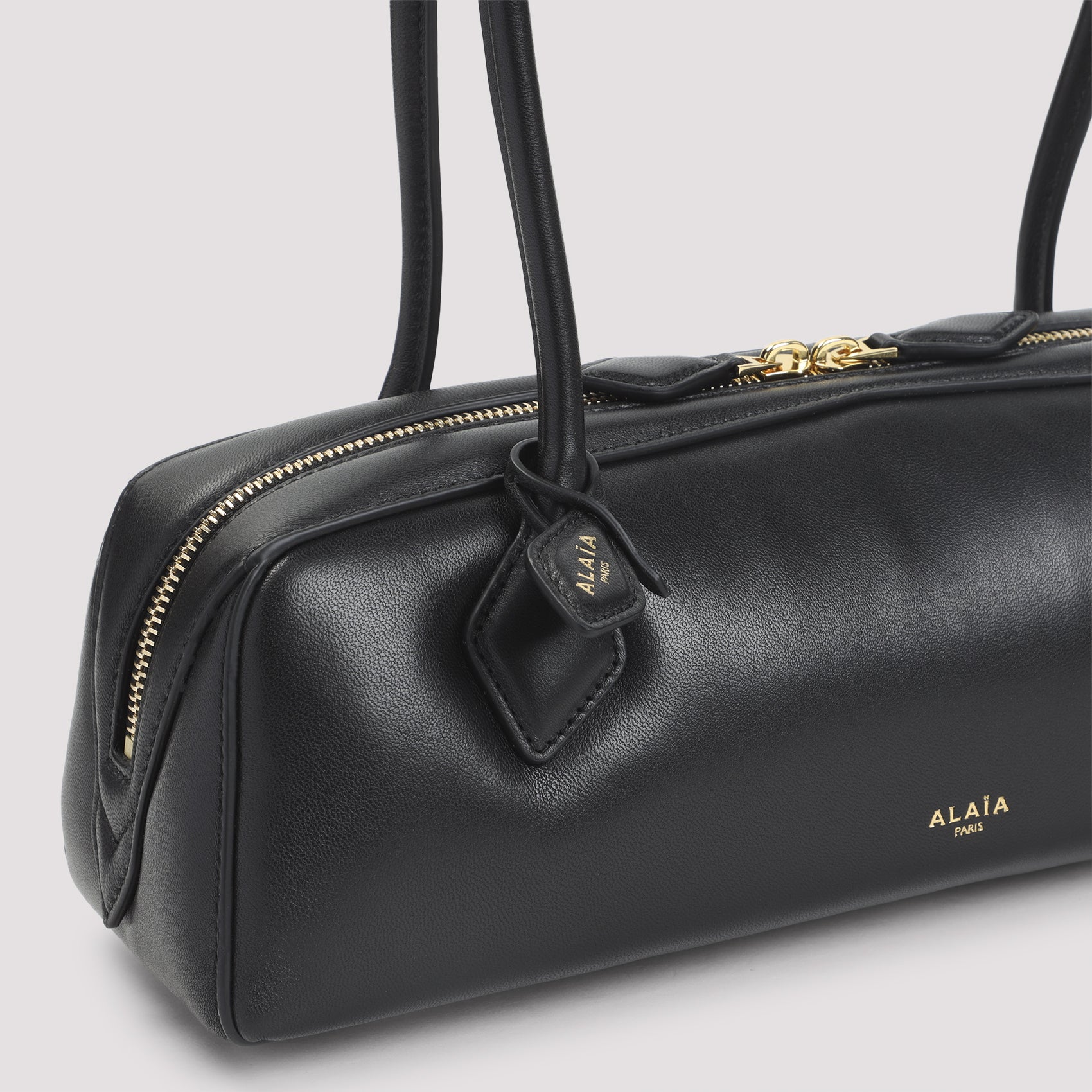 AlaÏA Shoulder Bags - Black | 0f57a1b3a4431dd5aa8306e07db12facdd6a7936