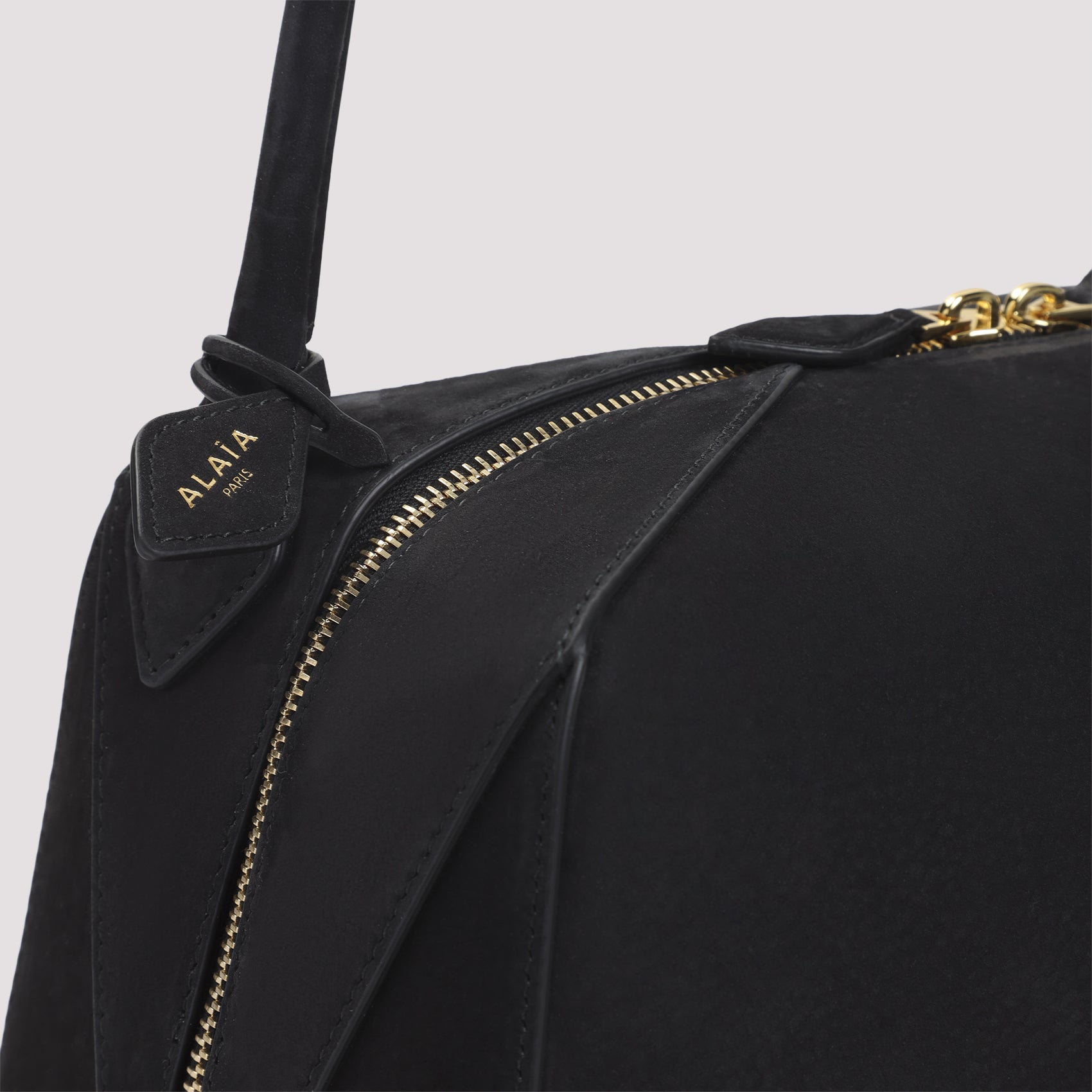 AlaÏA Shoulder Bags - Black | f8c66cf5a20b681e799258c618c2efe59d342266