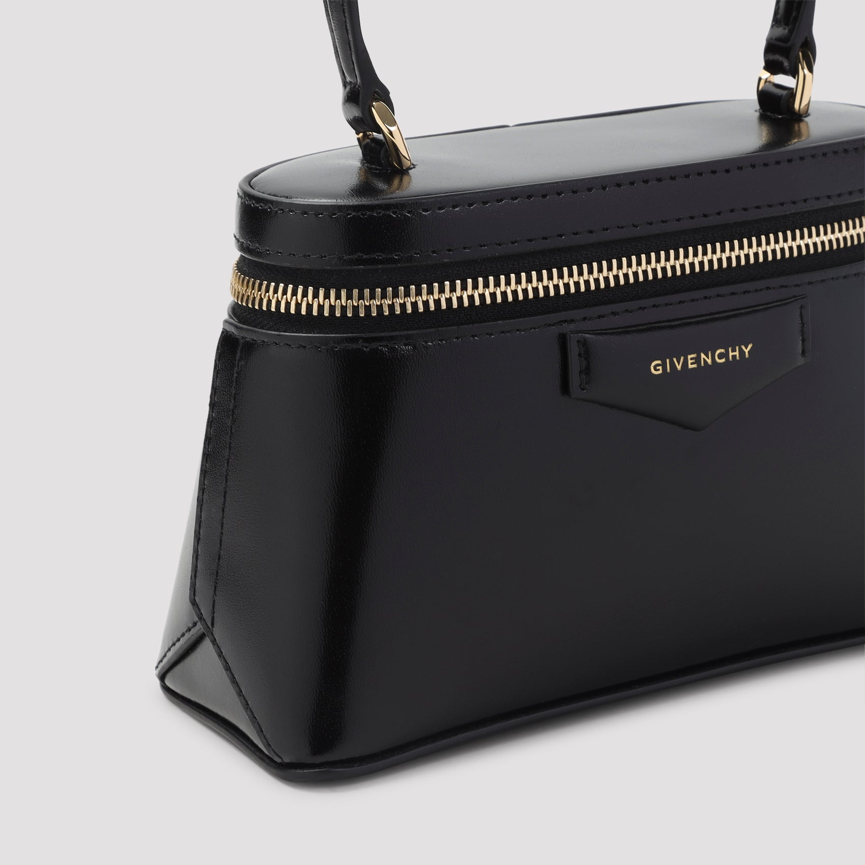 Givenchy Shoulder Bags - Black | b7dd8b3b7f9e2006d97537821cdaeb92083f0efa