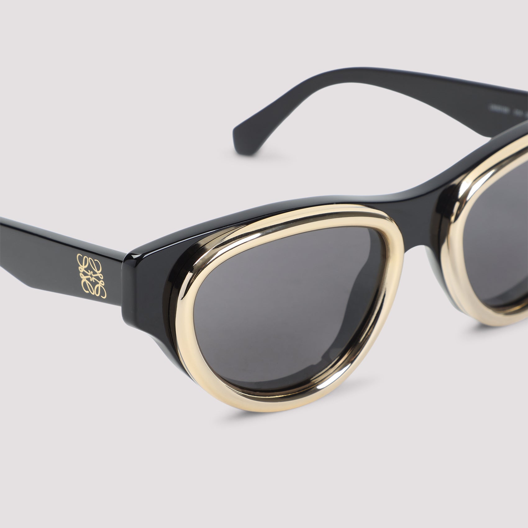 Loewe Eyewear Sunglasses - Black | 43db7b89051a794fab5534a87696d405219abdd0