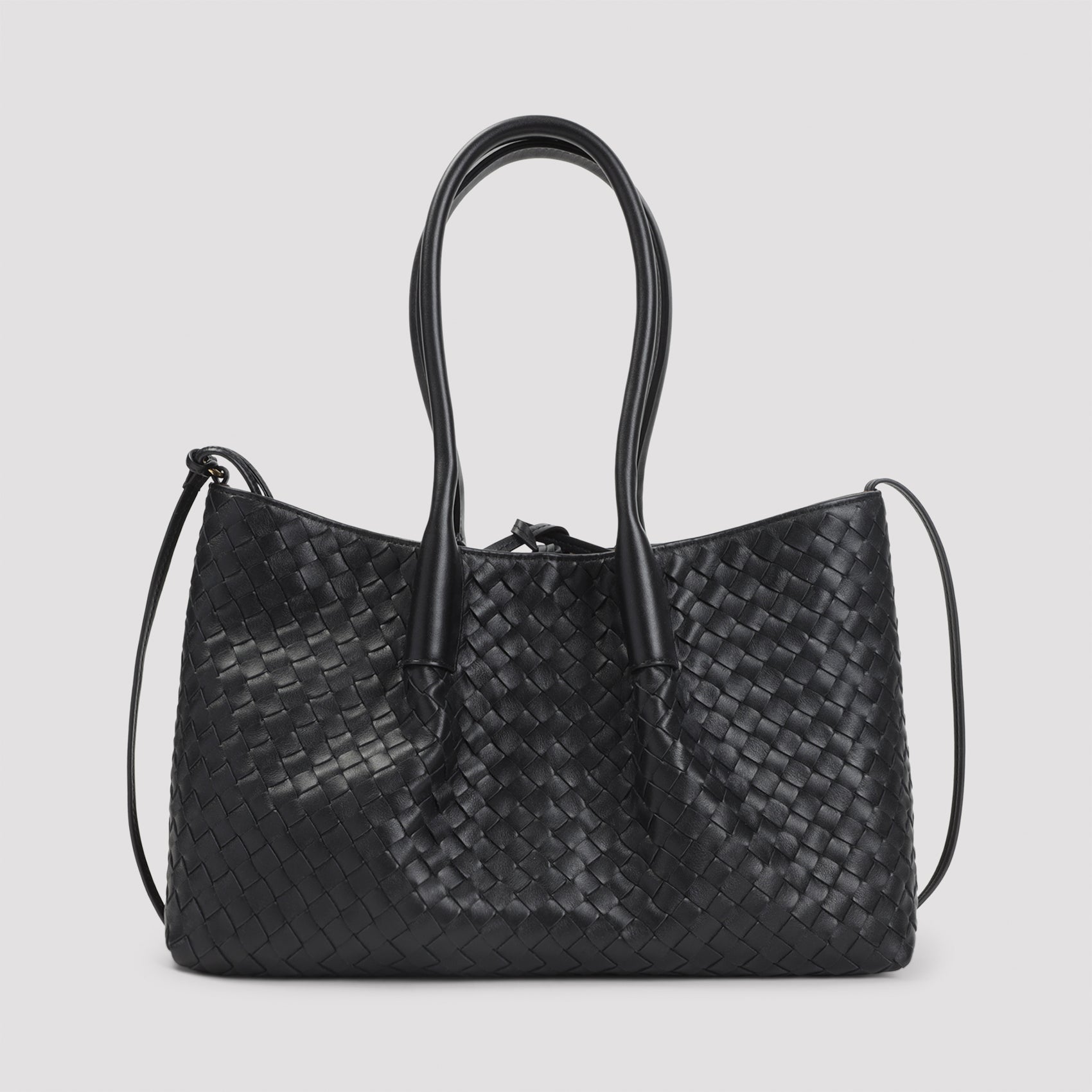 Bottega Veneta Handbag - Black | cd5358b7fc2a00e30ef9899b8969744e23a5bf0e