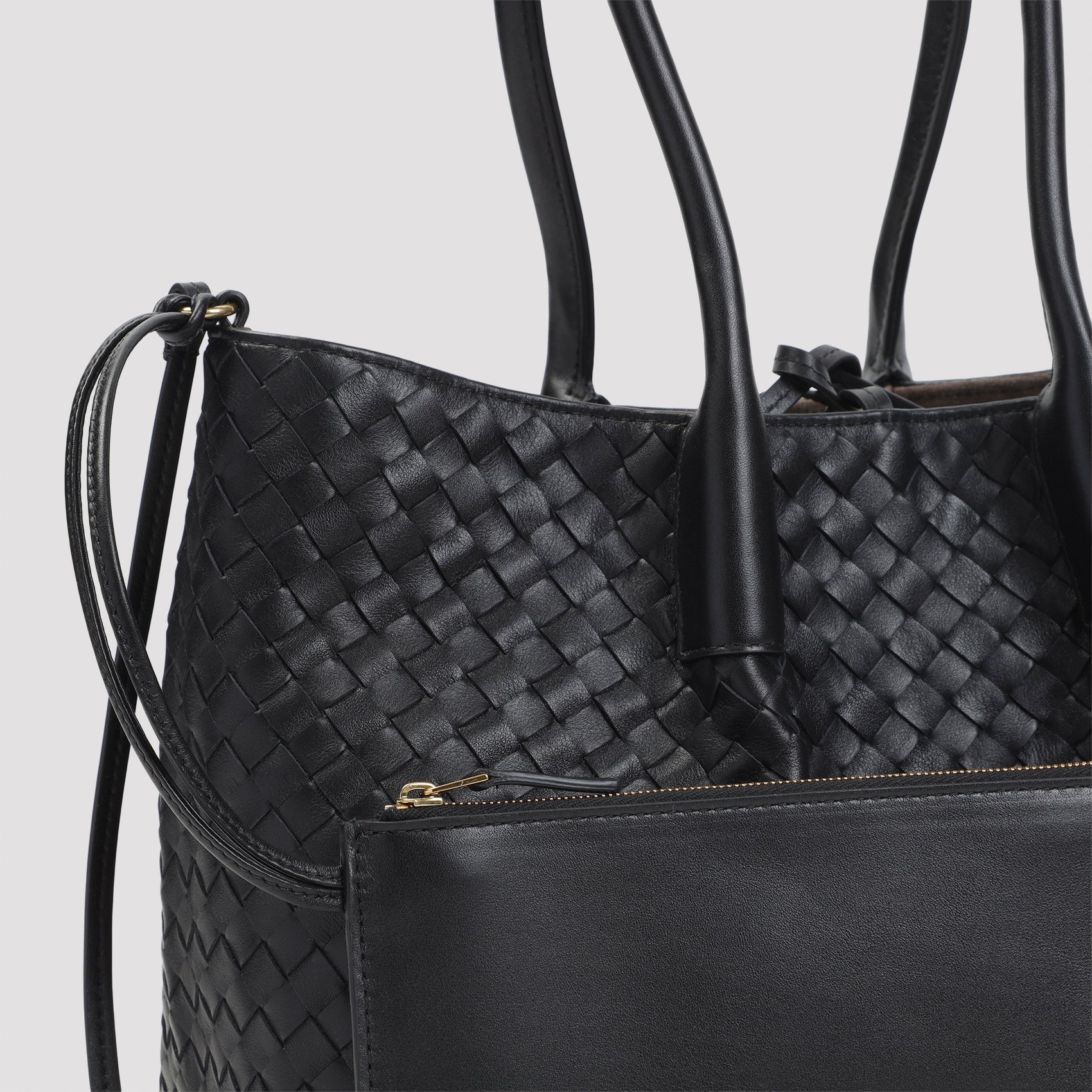 Bottega Veneta Handbag - Black | b8330a38b58349b8a4402e3e82ff4b83df68dd98