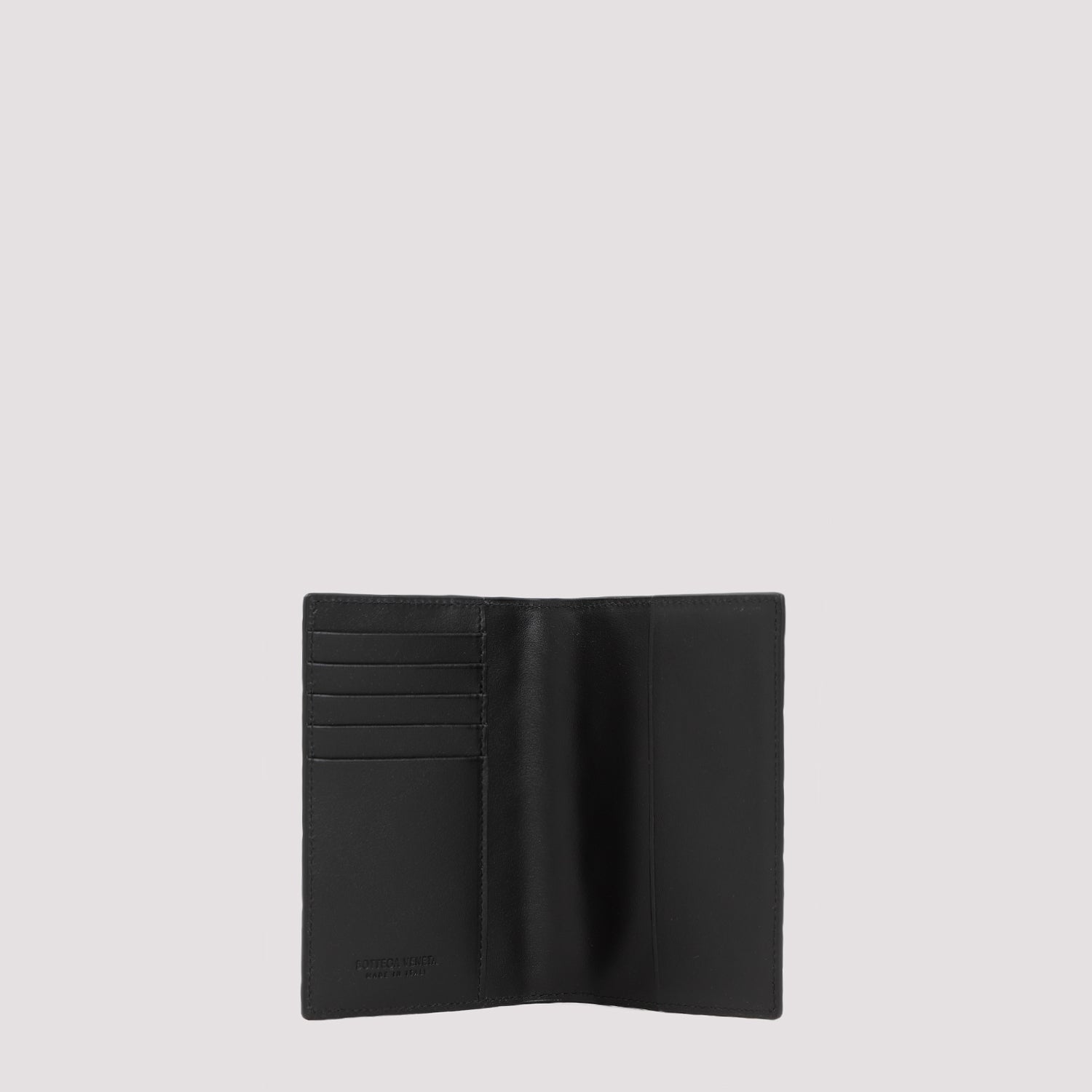 Bottega Veneta Passport case - Black | 2d5b930ef53f526f9dbd8fb9ae884b4b36e1f0ec