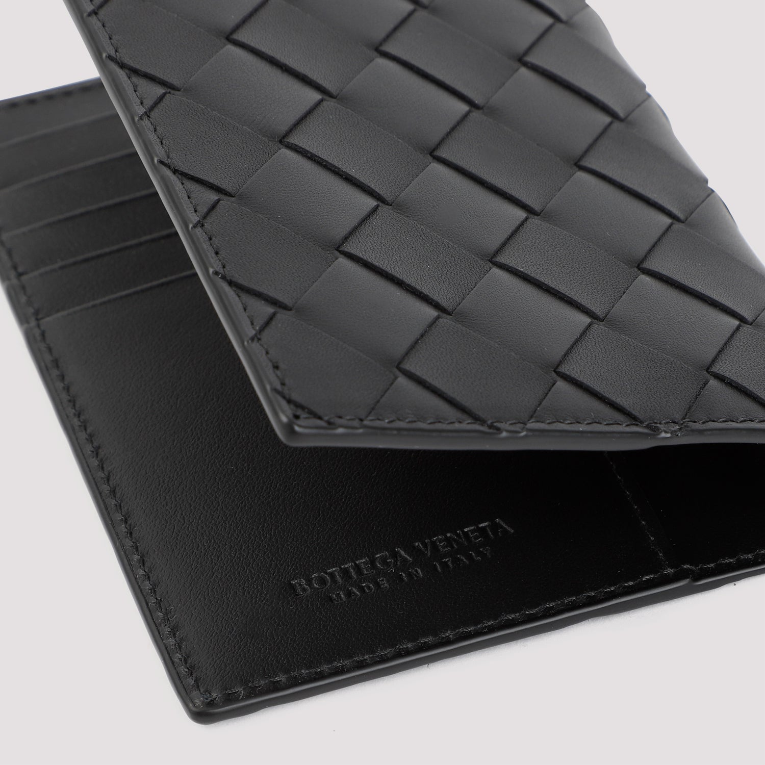 Bottega Veneta Passport case - Black | 22294fc65beac508f8f13d9dbfe13bf64c9c5ca3