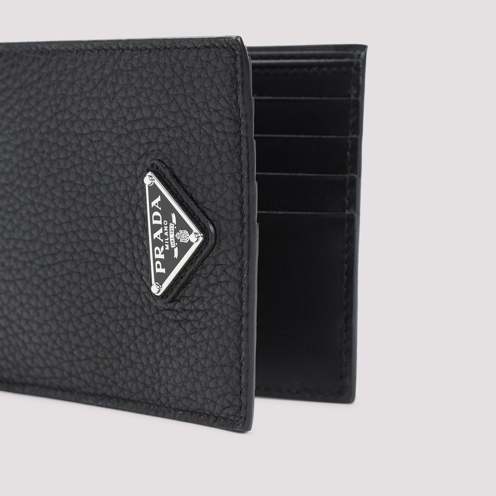 Prada Wallet(generic) - Black | 80551b56a1537240c895058e22aebcf04117b954