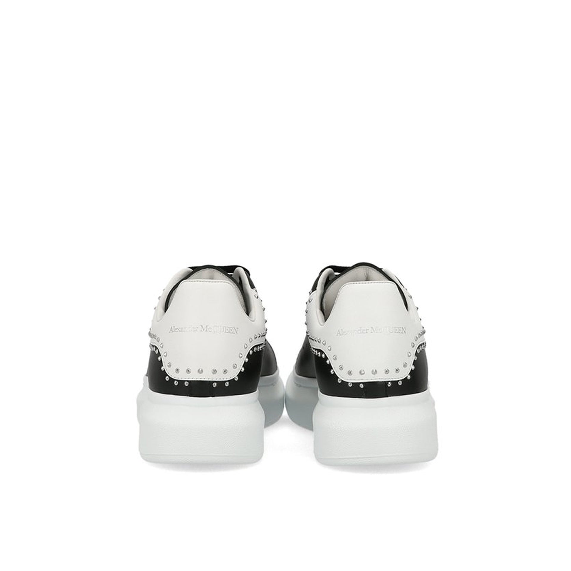 Sneakers oversize con borchie Alexander McQueen